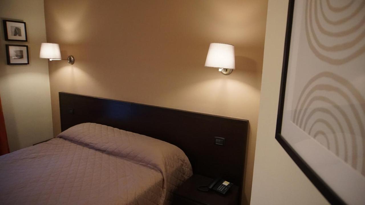 Hotel Del Corso Borgomanero Buitenkant foto