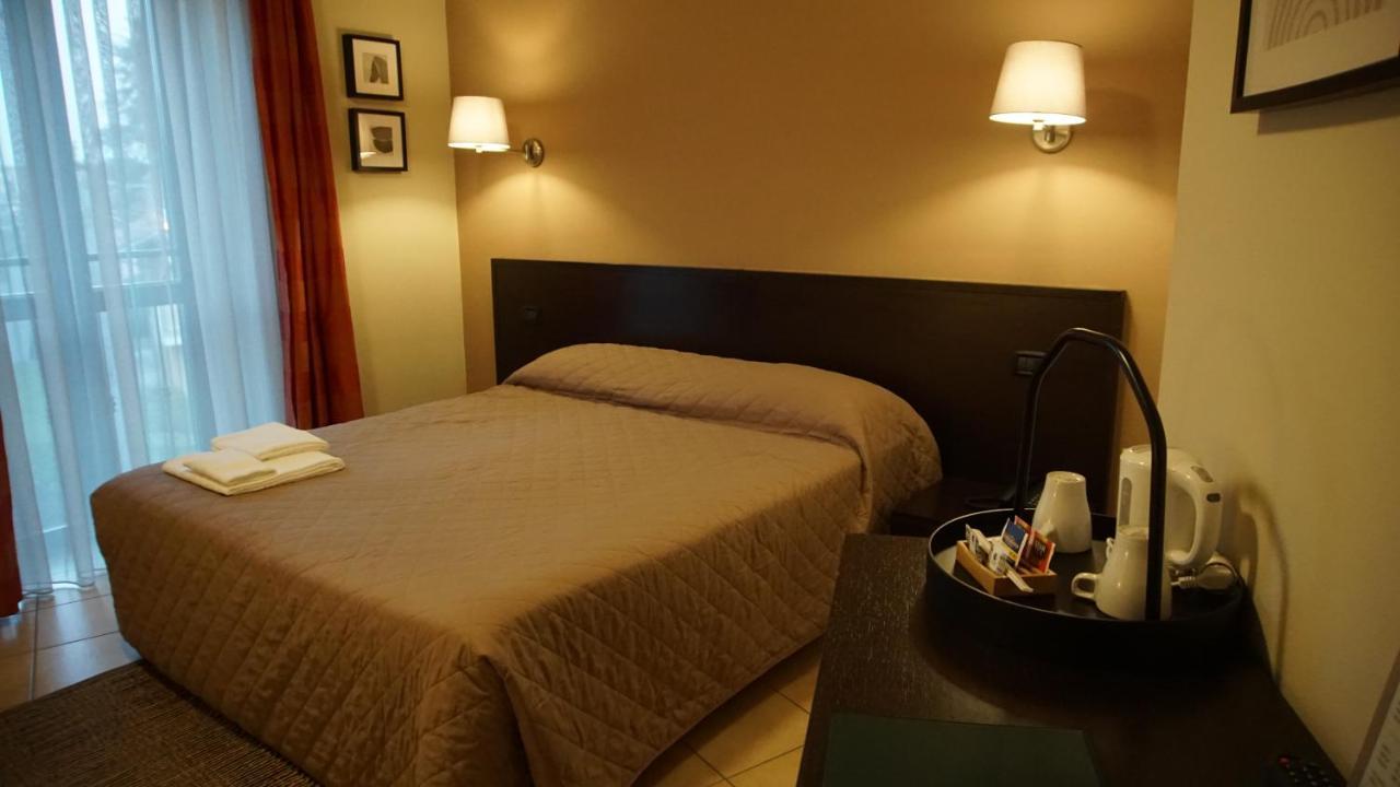 Hotel Del Corso Borgomanero Buitenkant foto