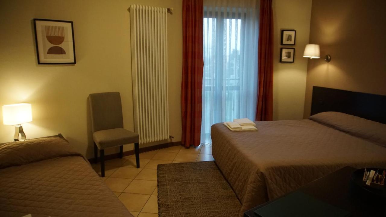 Hotel Del Corso Borgomanero Buitenkant foto
