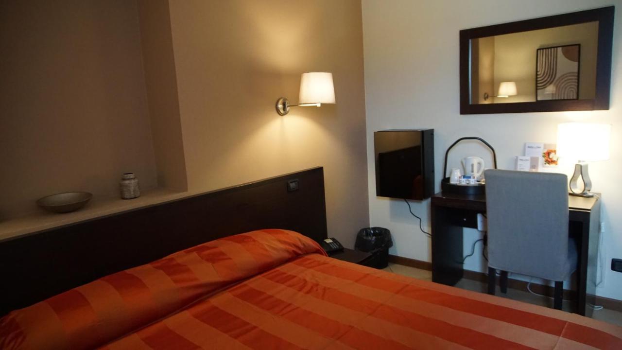 Hotel Del Corso Borgomanero Buitenkant foto